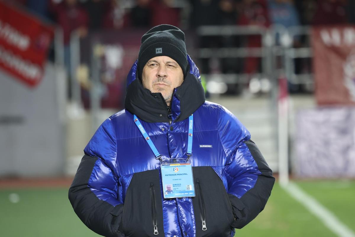 Accesoriul cu care Marius Șumudică a venit la Rapid - UTA: „E un cadou”