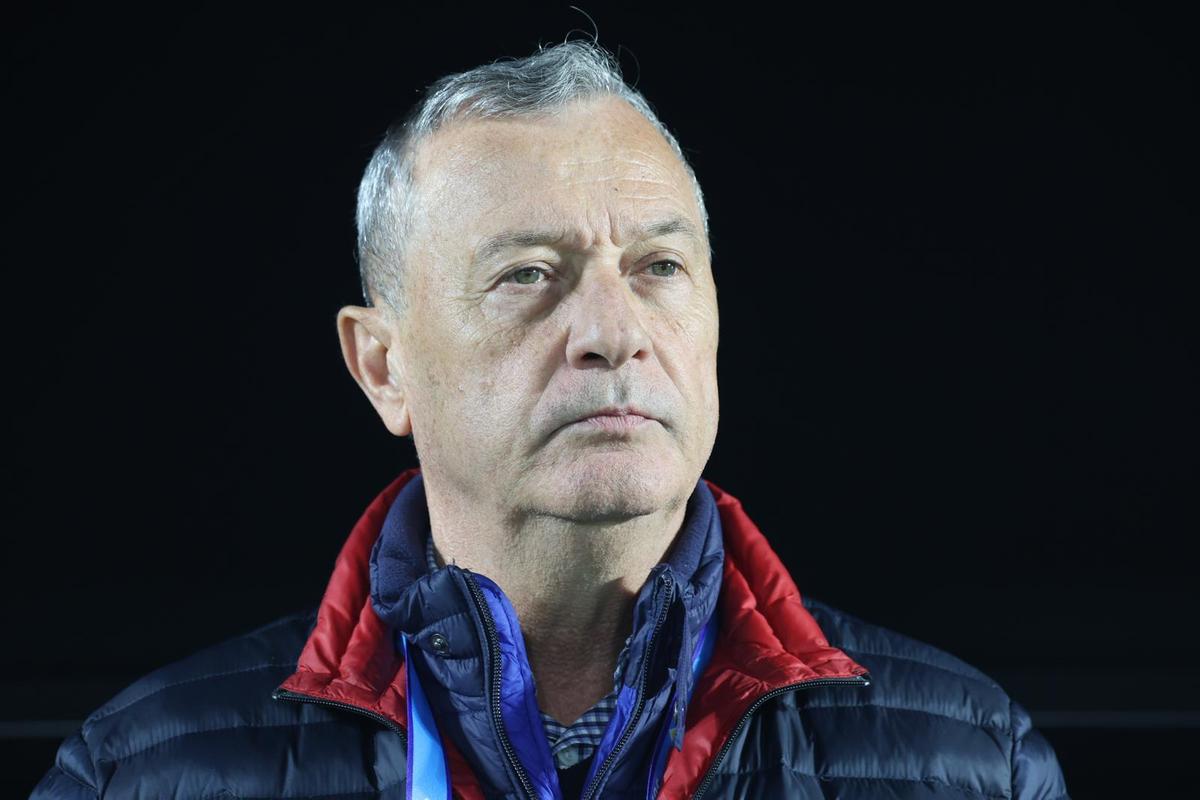 Şumudică, prima reacţie după ce N'Jie a făcut scandal la schimbare: „Nu mă interesează cine e nemulțumit. E greu cu mine”