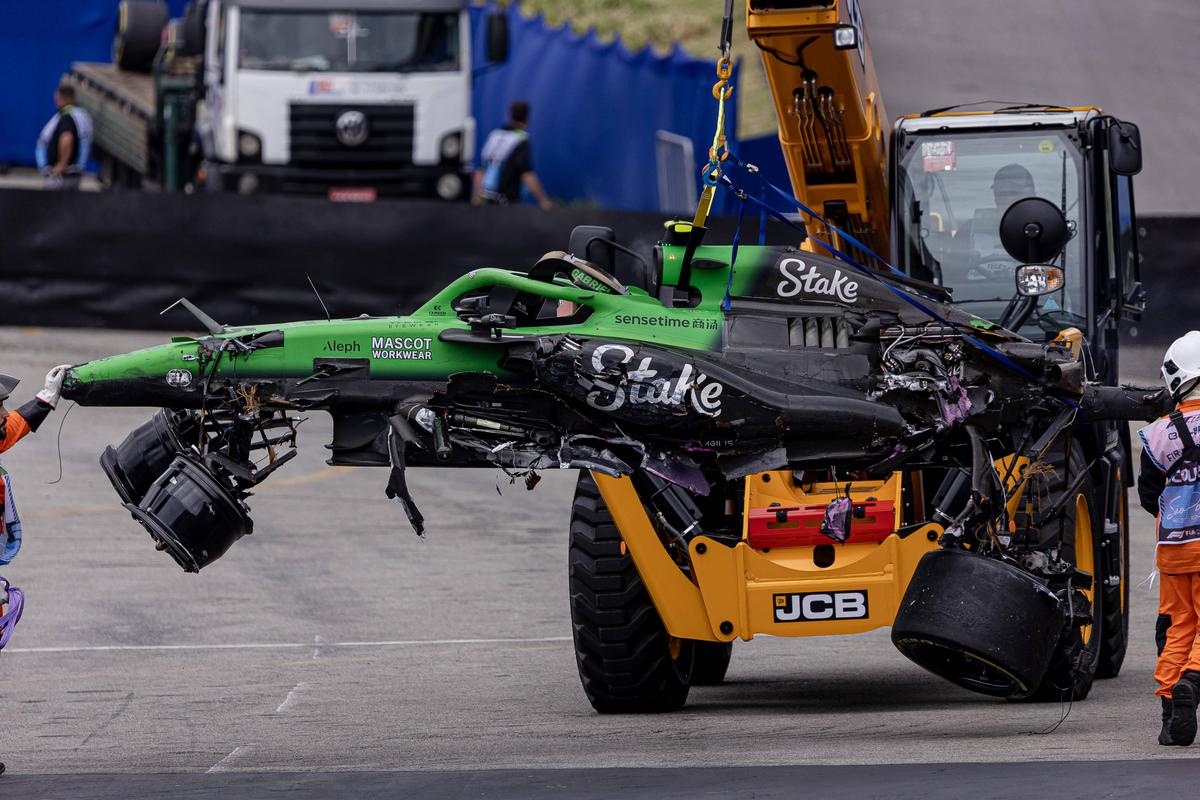 Accident înfiorător în F1! La 339 de km/h, mașina a fost făcută zob!
