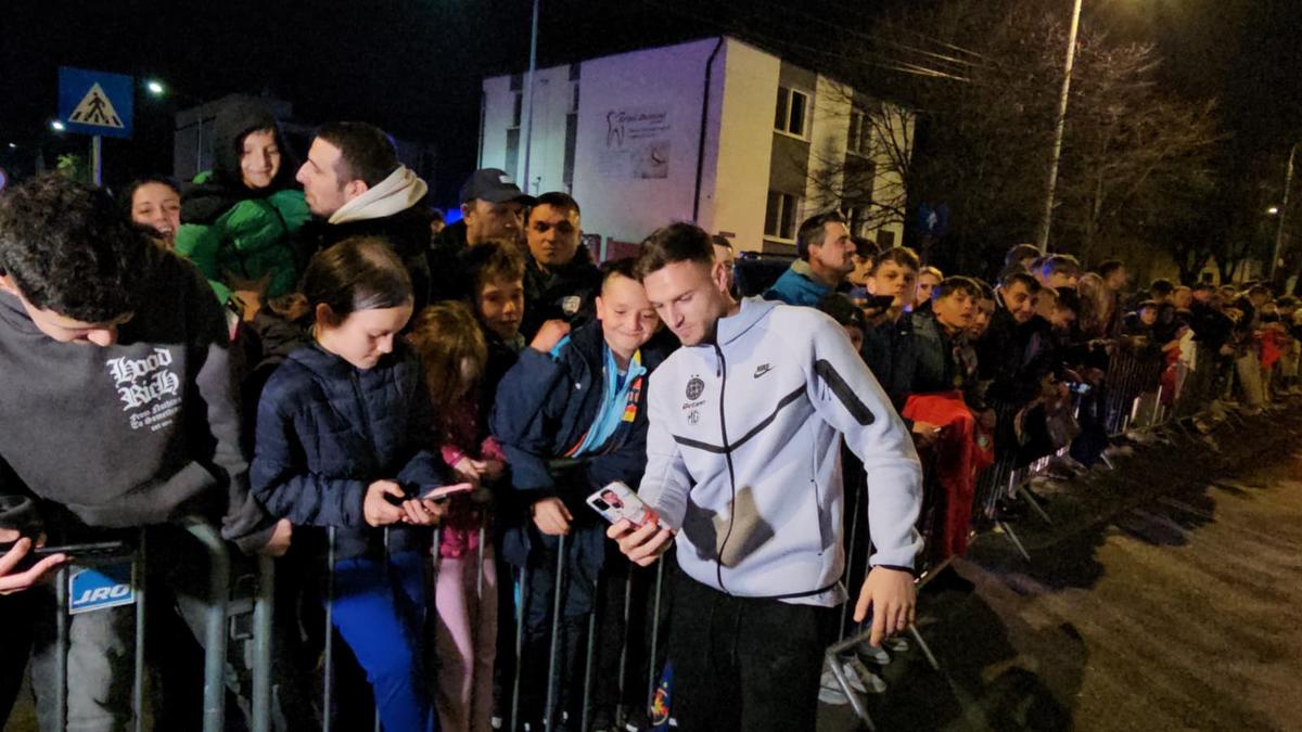 Ce s-a întâmplat la Sibiu după semieșecul lui FCSB: „Rămâi aici!” » Întâlnire emoționantă pentru titularul campioanei: „Ai grijă, mamă!”