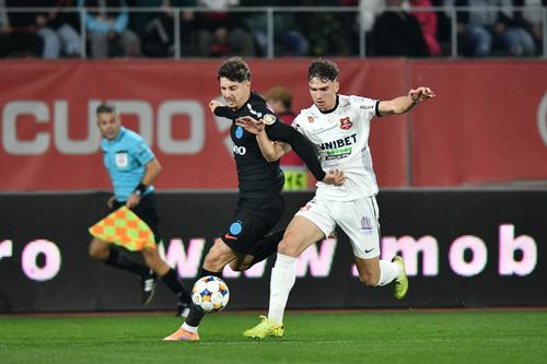 David Miculescu în duel cu Kevin Ciubotaru la Hermannstadt - FCSB / foto: Cristi Preda (GSP.ro)