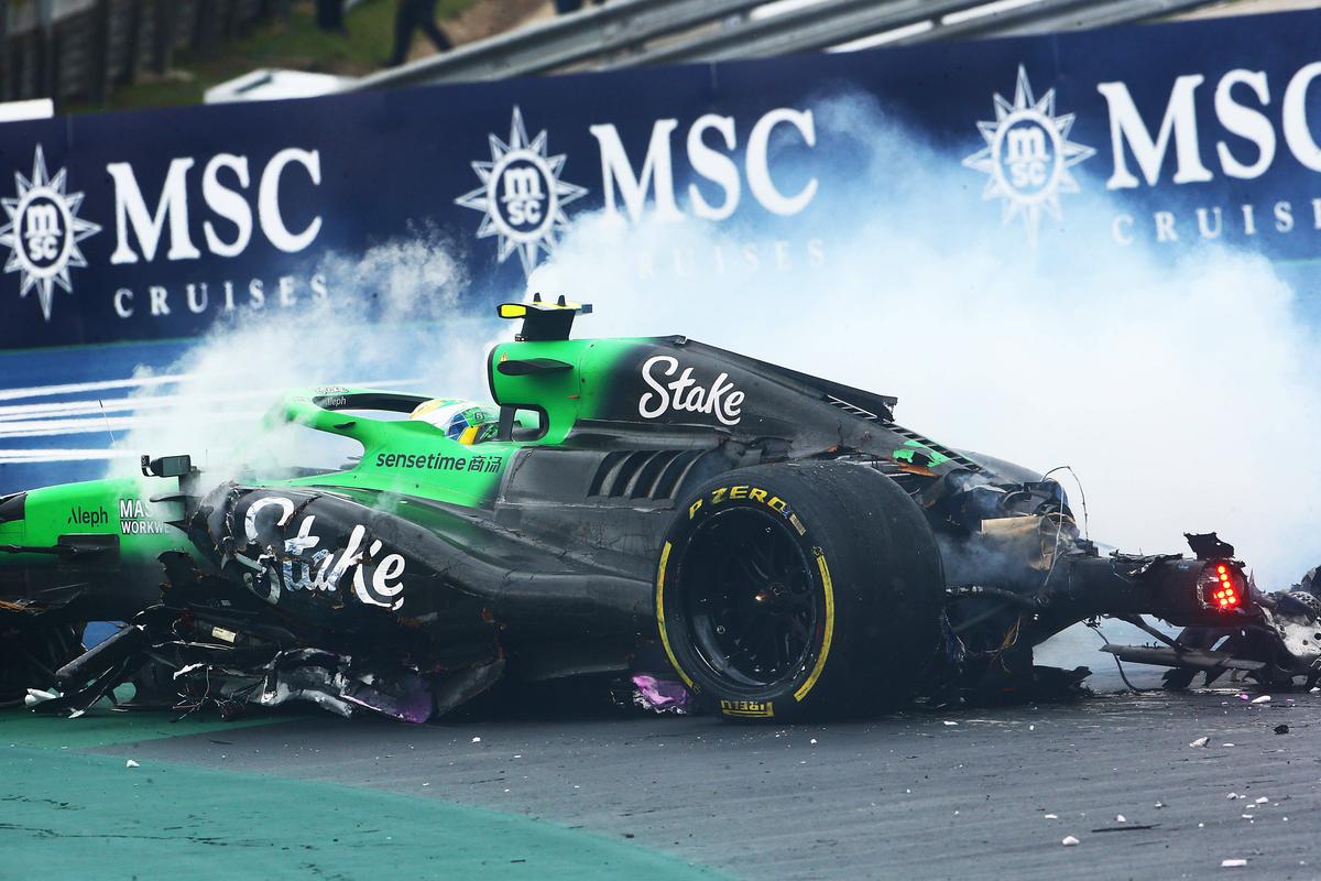 Accident înfiorător în F1! La 339 de km/h, mașina a fost făcută zob!