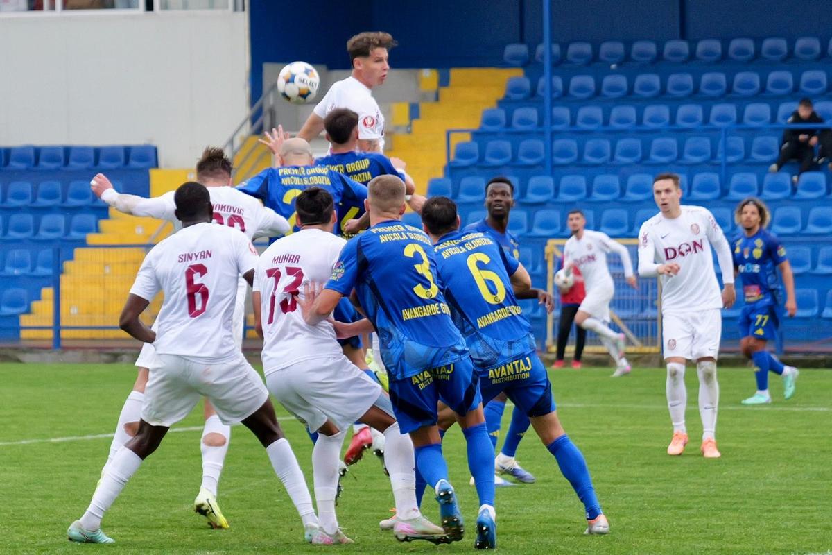 Cuvinte reprobabile aruncate în parcare, după Slobozia - CFR Cluj: „Băi bulangiule! Cine-s ăștia?” » LPF a văzut imaginile pe GSP și a reacționat imediat: „SUSPENDAT până la finalul sezonului regulat”