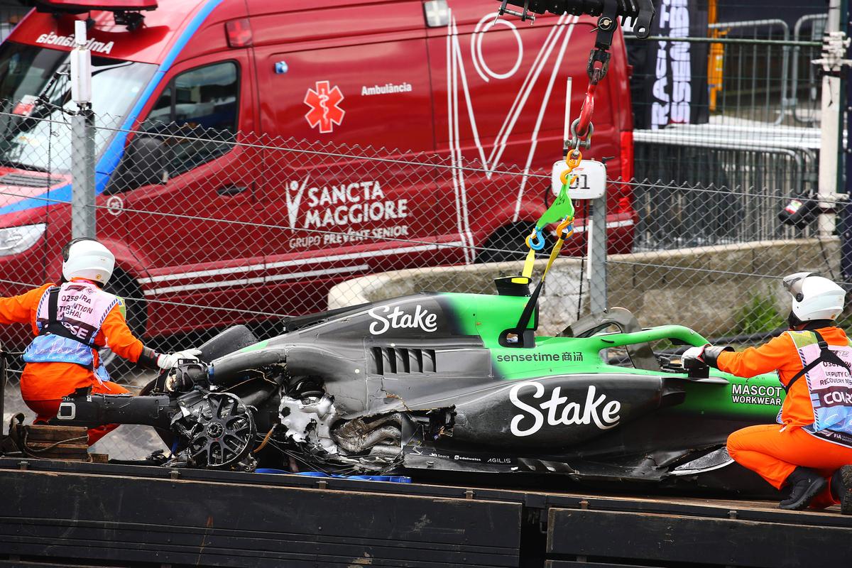 Accident înfiorător în F1! La 339 de km/h, mașina a fost făcută zob!