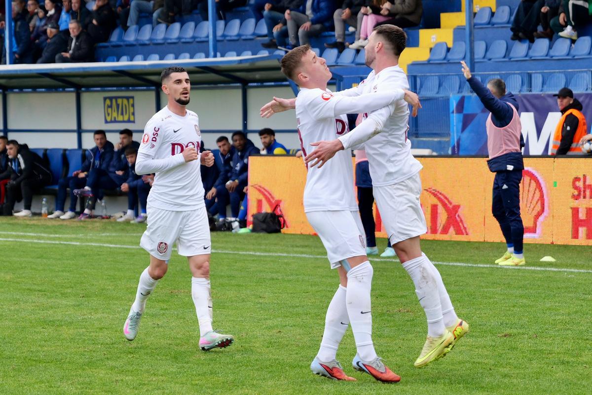 Cuvinte reprobabile aruncate în parcare, după Slobozia - CFR Cluj: „Băi bulangiule! Cine-s ăștia?” » LPF a văzut imaginile pe GSP și a reacționat imediat: „SUSPENDAT până la finalul sezonului regulat”