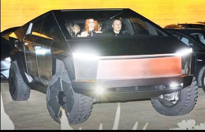 VIDEO Elon Musk, un alt moment penibil! A ieșit la plimbare cu Tesla Cybertruck și a lovit un con de semnalizare rutieră!