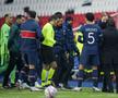 Olivier Dacourt, ex-mijlocaș la Leeds, Roma și Inter, salută gestul fotbaliștilor de de la PSG și Bașakșehir de a părăsi toți terenul. Și atrage atenția: „Acum nu mai vorbim de insultele lansate de un suporter din tribună, ci de un arbitru”.