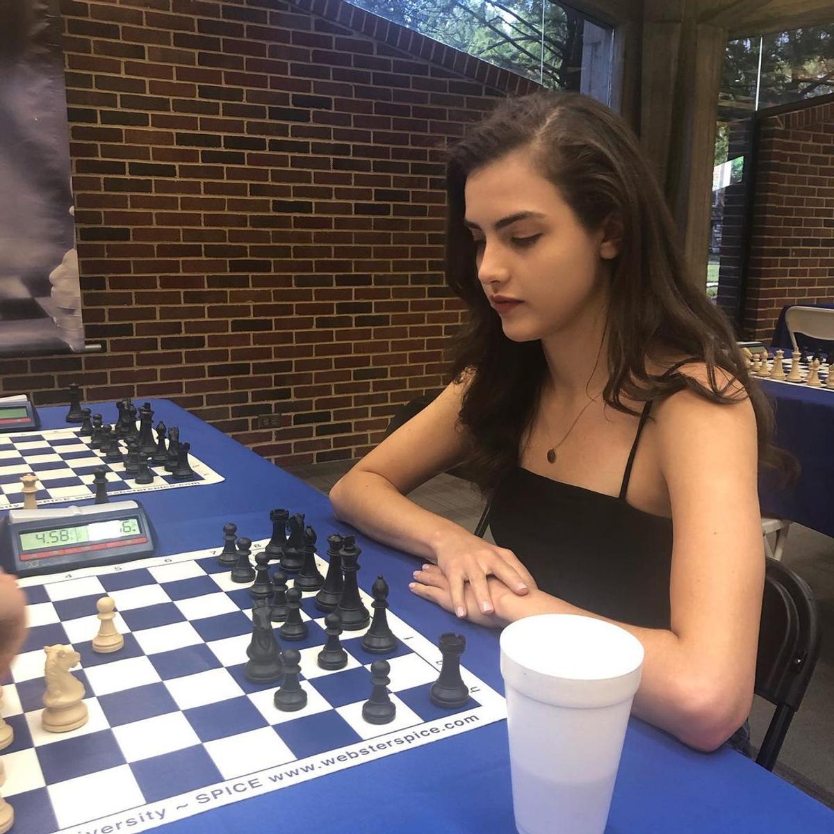 FOTO Superba Alexandra Botez e revelația șahului american după succesul seriei „Gambitul Damei”: e comparată cu protagonista serialului