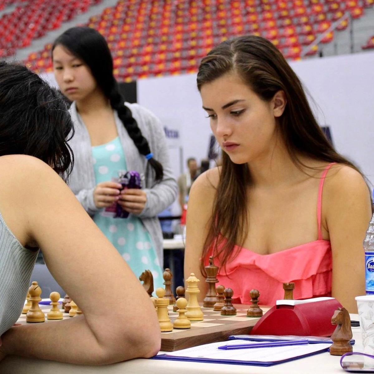FOTO Superba Alexandra Botez e revelația șahului american după succesul serialului „The Queen's Gambit”