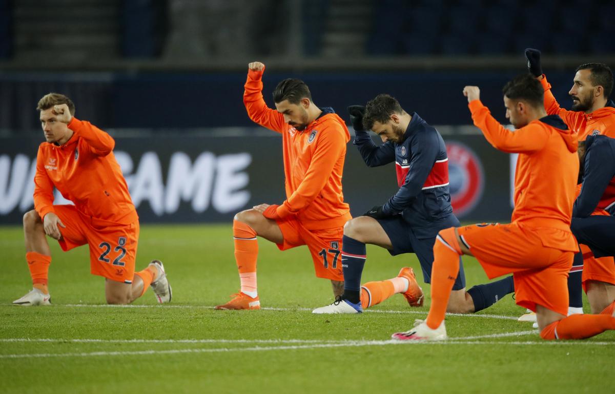 VIDEO + FOTO Protest împotriva rasismului înainte de restartul din PSG - Bașakșehir! Neymar și-a stăpânit cu greu emoțiile