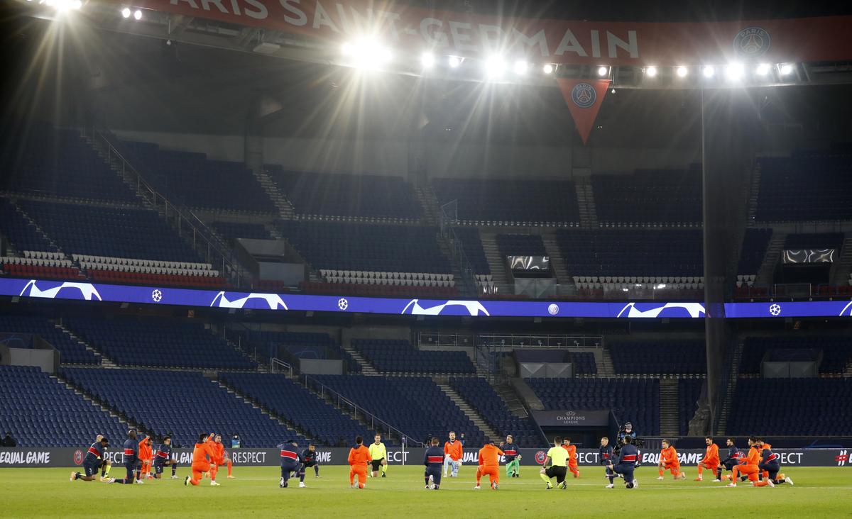 Încă un moment controversat în PSG - Bașakșehir! Ce era să pățească înlocuitorul lui Hațegan + I-a fost frică să arate „roșu”?