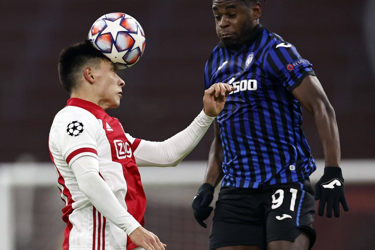 Imaginea serii în Champions League! Jucătorii lui Monchengladbach, înghesuiți în jurul unei tablete după înfrângerea cu Real Madrid