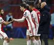 Imaginea serii în Champions League! Jucătorii lui Monchengladbach, înghesuiți în jurul unei tablete după înfrângerea cu Real Madrid