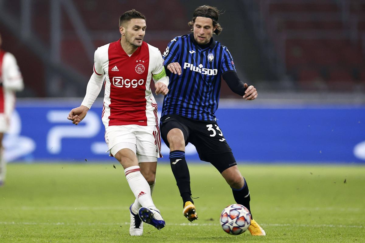 Imaginea serii în Champions League! Jucătorii lui Monchengladbach, înghesuiți în jurul unei tablete după înfrângerea cu Real Madrid