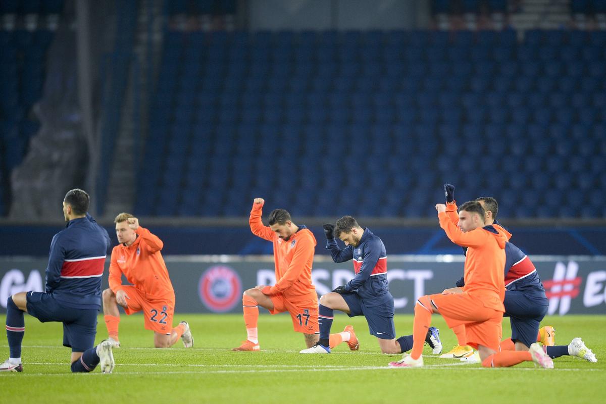 VIDEO + FOTO Protest împotriva rasismului înainte de restartul din PSG - Bașakșehir! Neymar și-a stăpânit cu greu emoțiile