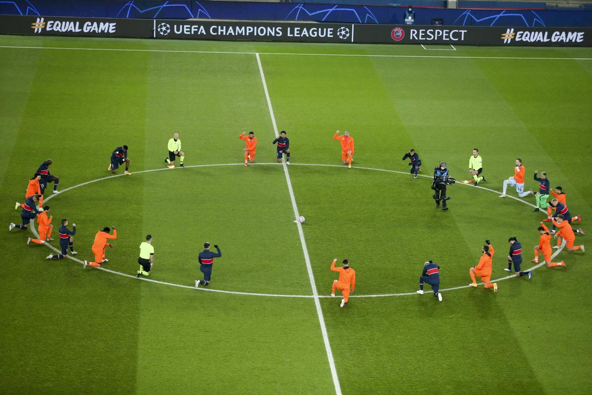Imaginea serii în Champions League! Jucătorii lui Monchengladbach, înghesuiți în jurul unei tablete după înfrângerea cu Real Madrid