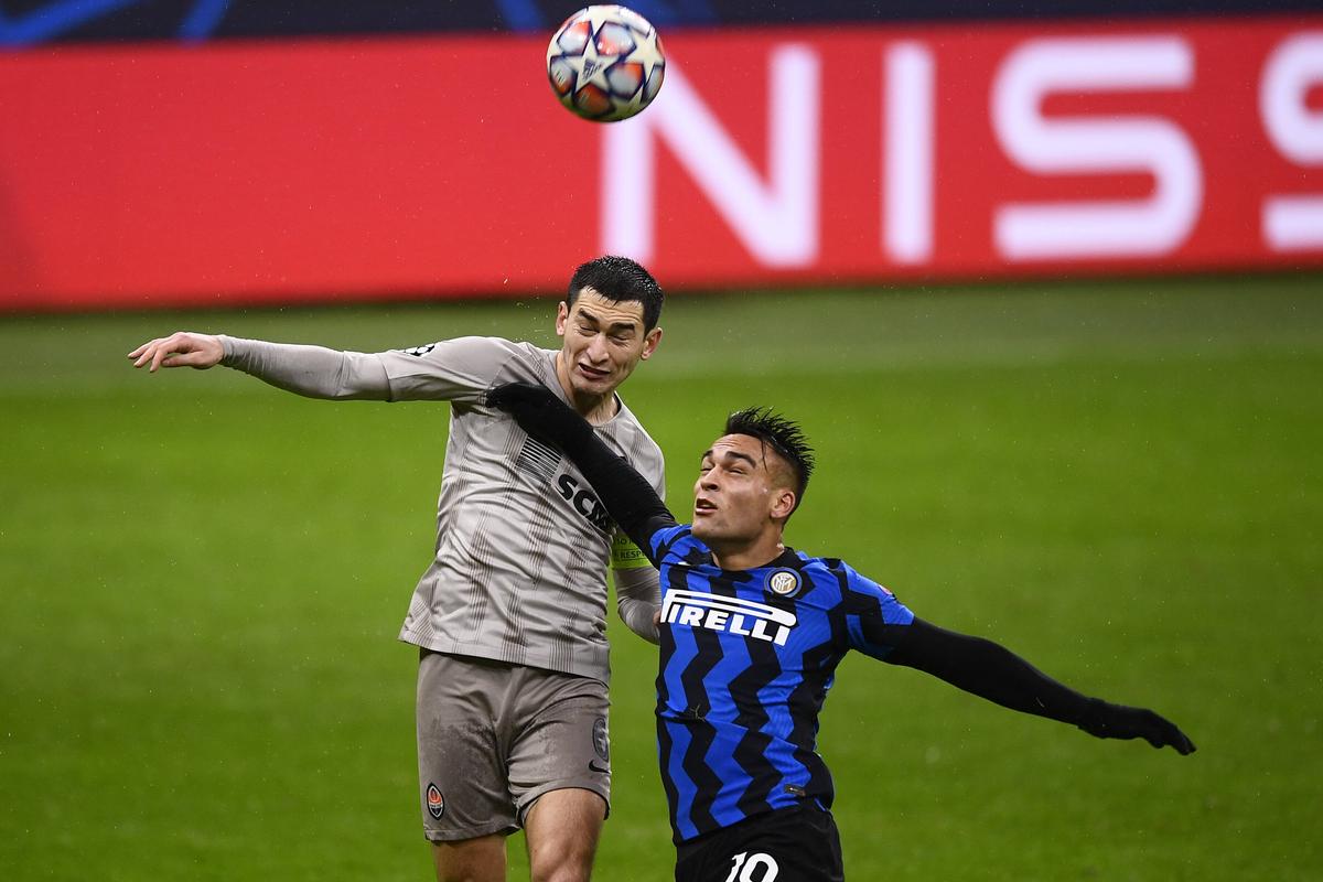Imaginea serii în Champions League! Jucătorii lui Monchengladbach, înghesuiți în jurul unei tablete după înfrângerea cu Real Madrid