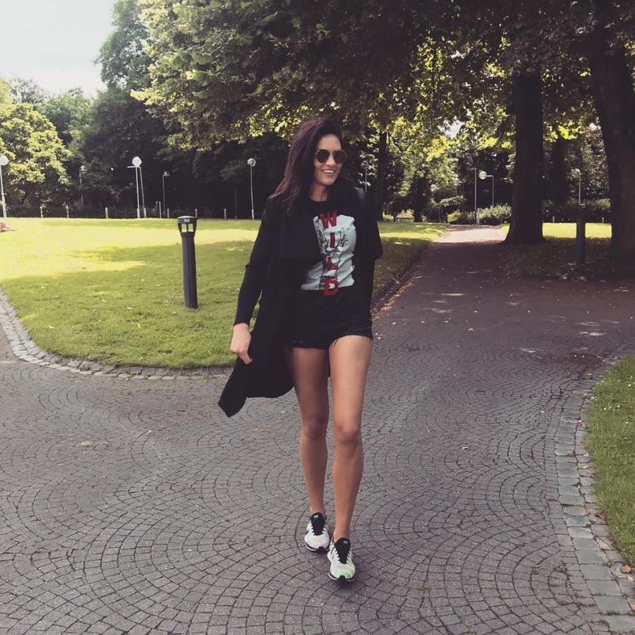 Într-un moment de relaxare, la plimbare în parc FOTO Instagram Ioana Baciu Fata de 10! Experimentata Ioana Baciu spune că vrea încă un titlu înainte de retragere, explică de ce nu mai vine la națională și descrie anul petrecut în Germania, unde „sportivii sunt iubiți și respectați”