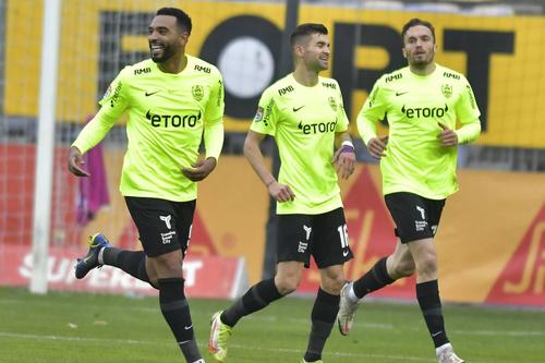 Gabriel Debeljuh, primul din dreapta // foto: Imago Images