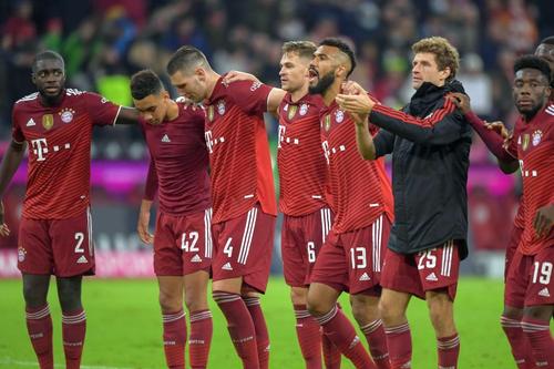 Joshua Kimmich (#6), jucătorul lui Bayern Munchen, trage ponoasele pentru că a refuzat să se vaccineze.