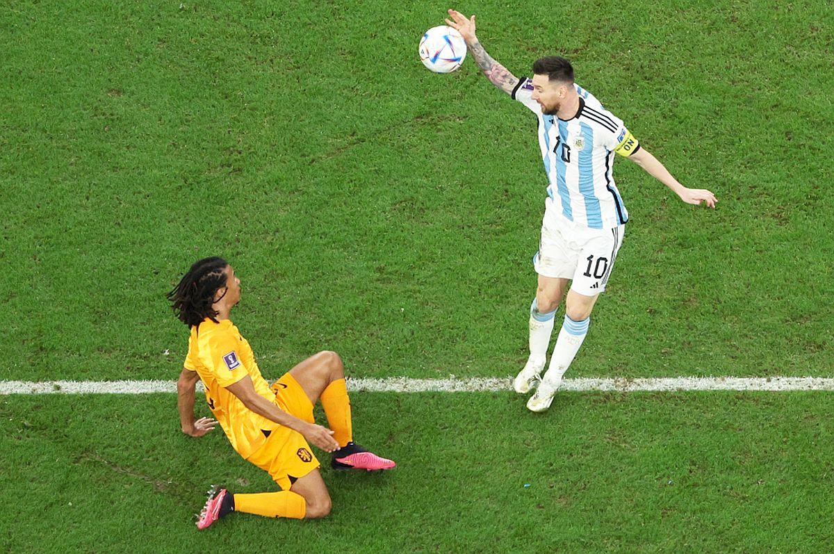 „De ce nu a fost eliminat? Pentru că e Messi” » Revoltă pentru faza controversată în care arbitrul l-a iertat pe Messi