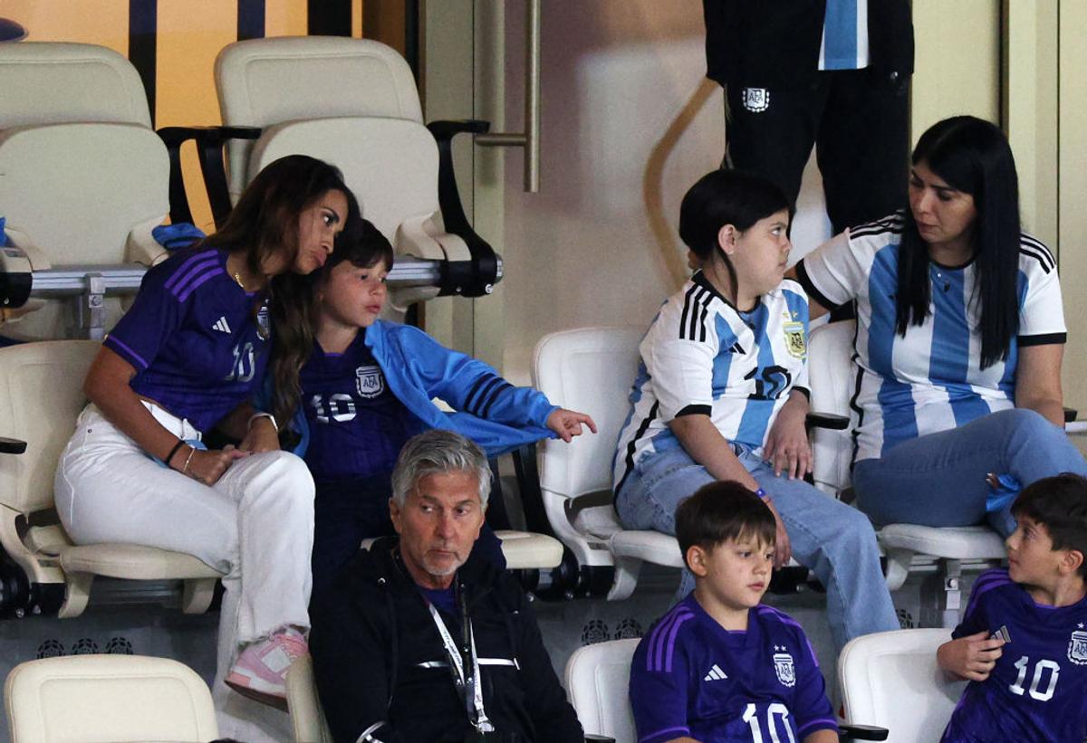 „Acum înțelegeți?” » Ce nu s-a văzut la TV în cel mai încins moment din Argentina - Țările de Jos, când Lautaro Martinez se îndrepta către punctul cu var. Olandezii, disperați să-l facă să rateze