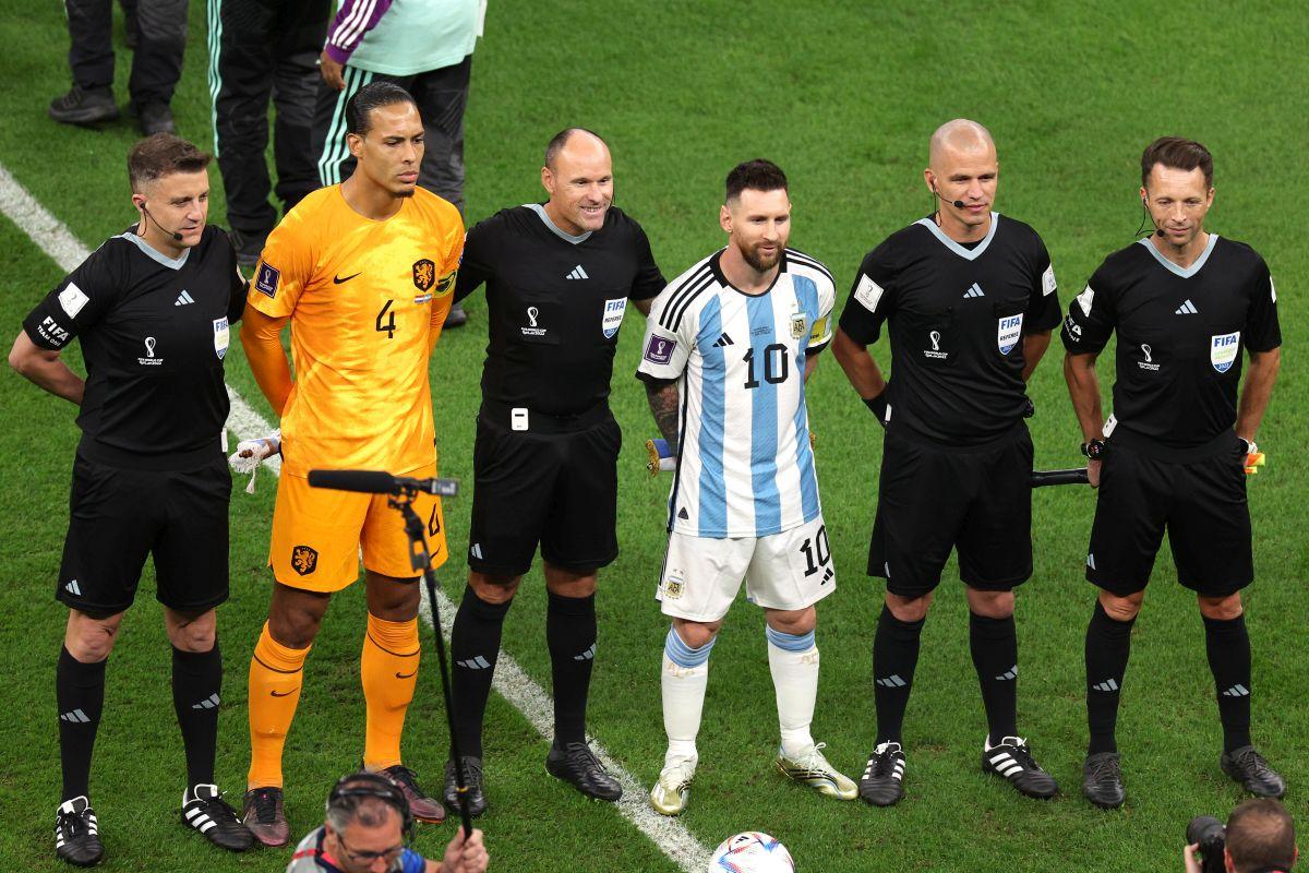 „Acum înțelegeți?” » Ce nu s-a văzut la TV în cel mai încins moment din Argentina - Țările de Jos, când Lautaro Martinez se îndrepta către punctul cu var. Olandezii, disperați să-l facă să rateze