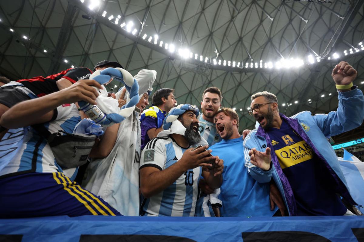 „Acum înțelegeți?” » Ce nu s-a văzut la TV în cel mai încins moment din Argentina - Țările de Jos, când Lautaro Martinez se îndrepta către punctul cu var. Olandezii, disperați să-l facă să rateze