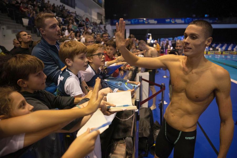 David Popovici în acțiune & alte cadre de la Campionatele Europene în bazin scurt de la Otopeni / FOTO: Raed Krishan (Gazeta Sporturilor) Portretul lui David Popovici prin ochii unei medaliate europene, prezentă la CE în bazin scurt de la Otopeni: „Ceasul m-a anunțat că a crescut nivelul decibelilor”