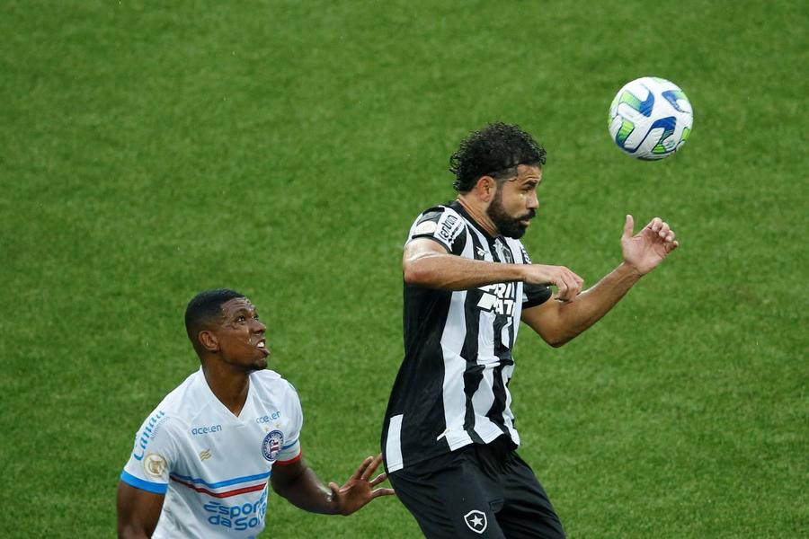 Nici Diego Costa, fostul atacant al lui Atletico și Chelsea, nu a putut evita prăbușirea lui Botafogo Foto: Imago Uluitor! Cum a decis Cristiano Ronaldo titlul în Brazilia de la 11.000 km » Prăbușirea Botafogo + Acuzații de blat, de corupție!