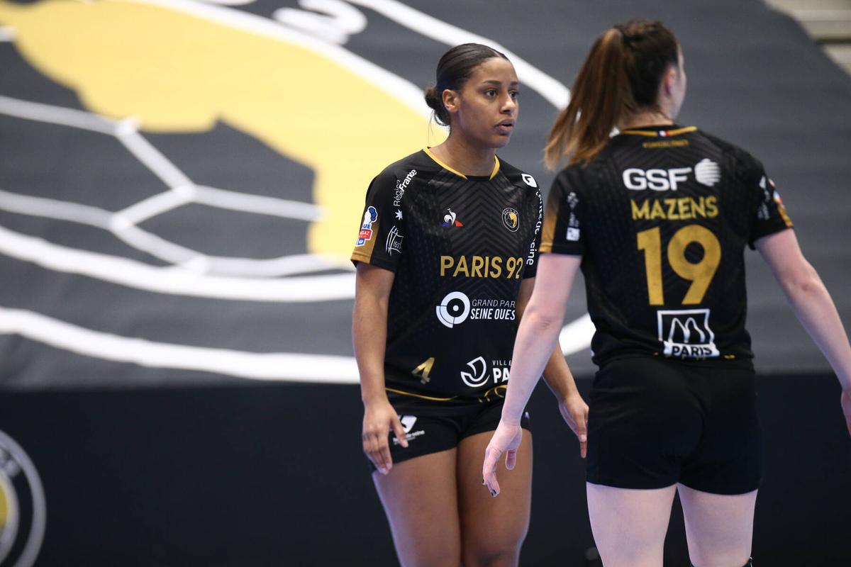Cine e Soukeina Sagna, handbalista-fotomodel care face senzație la Mondial