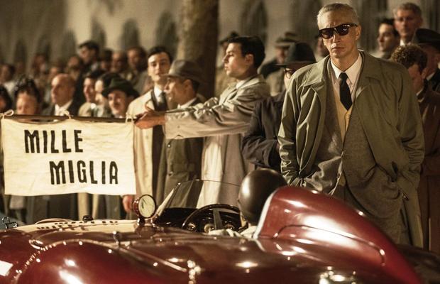 „Ferrari” vine și în România » Adam Driver, despre presiunea de a intra în pielea marelui Enzo: „Oamenii îți amintesc zilnic ce înseamnă pentru ei”