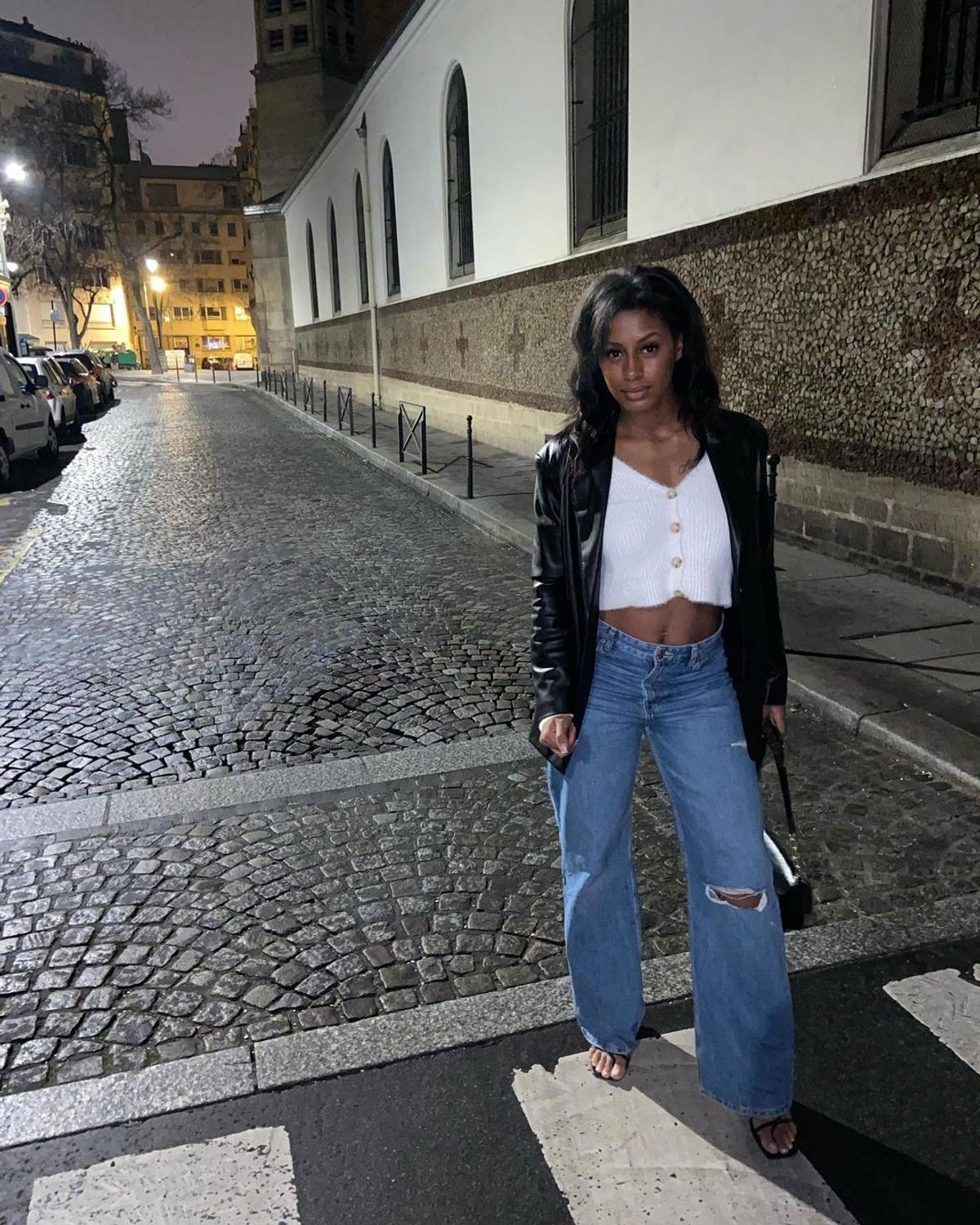 Cine e Soukeina Sagna, handbalista-fotomodel care face senzație la Mondial