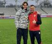 Cătălin Hîdan jr, nepotul regretatului Cătălin Hîldan, a coborât din tribune pentru a-și felicita tatăl, care e „secund” la echipa „buldogilor”