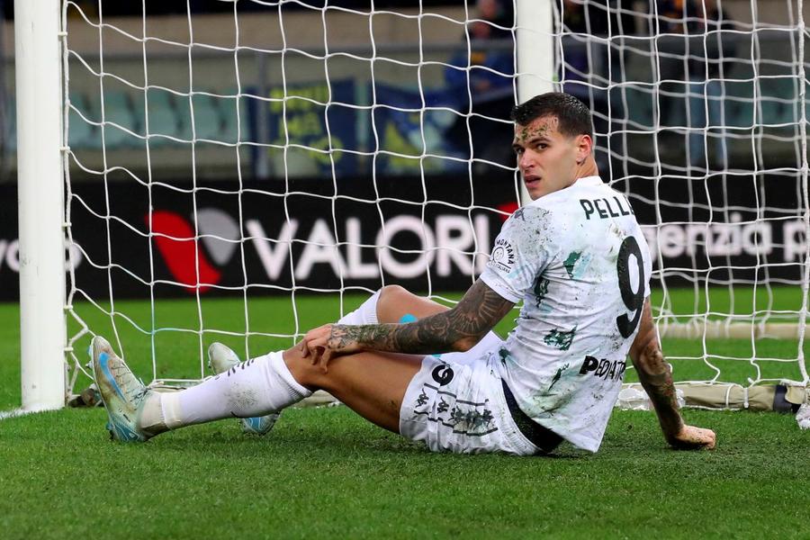 Pietro Pellegri, cu grimasa de durere după grava accidentare suferită în meciul Verona-Empoli 1-4 / Foto: Imago Fosta iubită a lui Ionuț Radu, însărcinată în 9 luni » A făcut anunțul chiar după ce tatăl și-a rupt genunchiul în Serie A!
