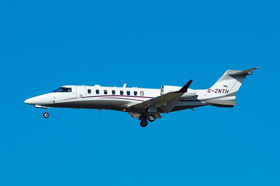 Așa arată un Learjet 75 Gabriel Vlase, șeful SIE, a zburat cu avion privat în Azerbaidjan, Emiratele Arabe Unite și Italia pentru a vedea cursele de Formula 1