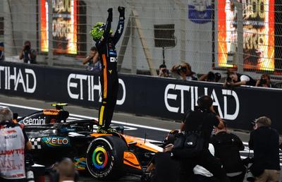 Designul creat special de fani pentru Velo si echipa McLaren de Formula 1 în centrul atenției, în timp ce Lando Norris câștigă Campionatul Mondial al Piloților 2025 în Abu Dhabi