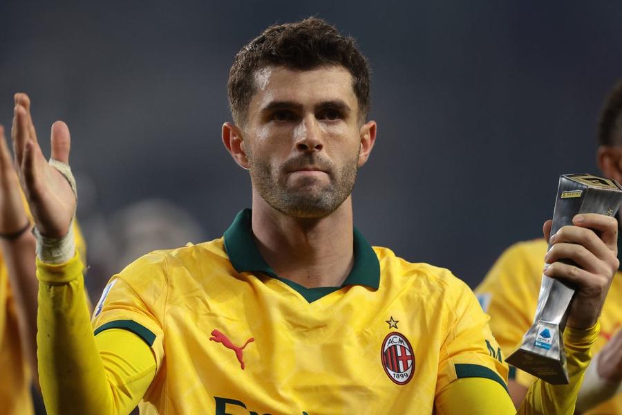 Au descoperit idila momentului: „Cea mai dorită femeie de la Madonna încoace l-a cucerit pe fotbalistul lui Milan”