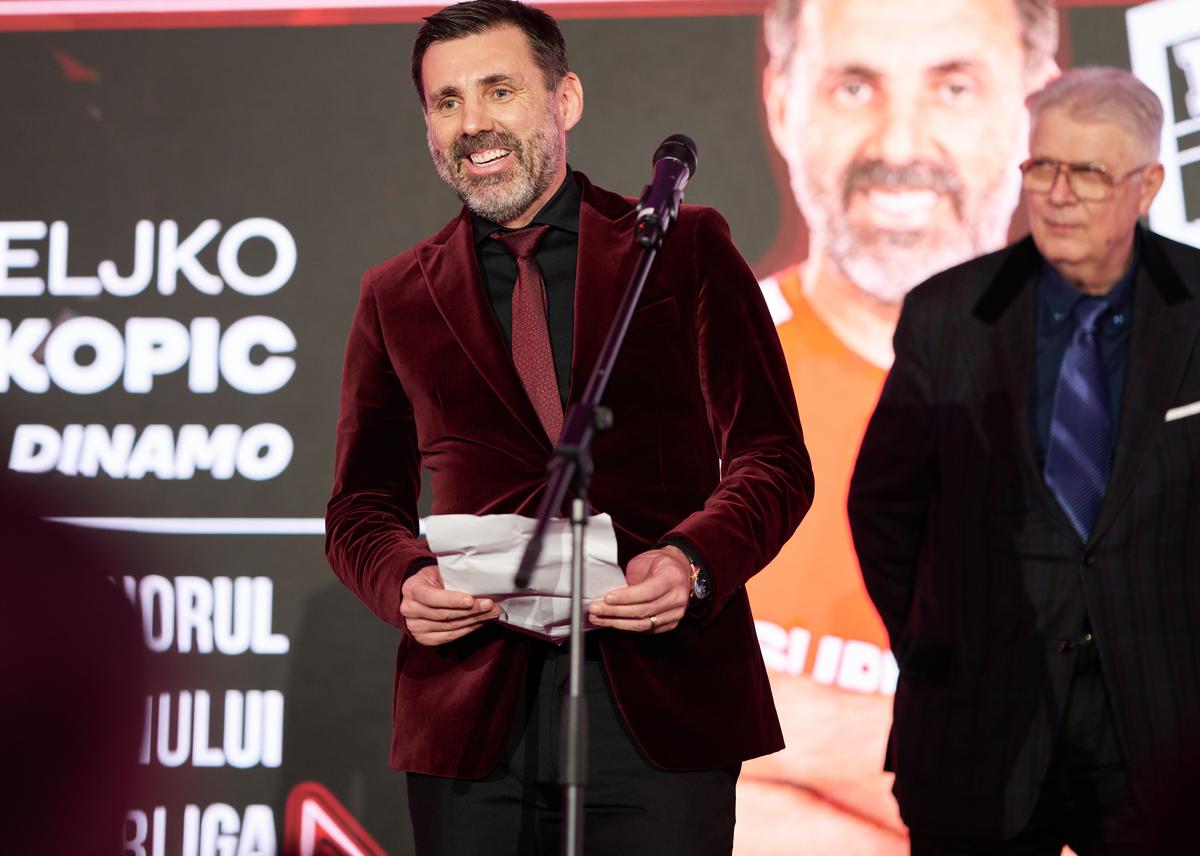 Apariții spectaculoase ale personalităților din fotbalul românesc