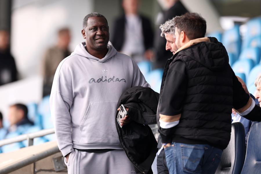 Legendarul Emile Heskey a făcut o aplicație revoluționară, după experiențe cutremurătoare: „Cineva m-a urmărit până în centrul orașului, strigând la mine”