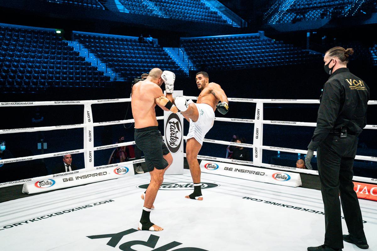 Incredibil! Ce i s-a spus lui Benny Adegbuyi înainte de meciul cu Badr Hari: „Tind să dea victoria celui mai important” + cum l-a șicanat marocanul înainte de luptă
