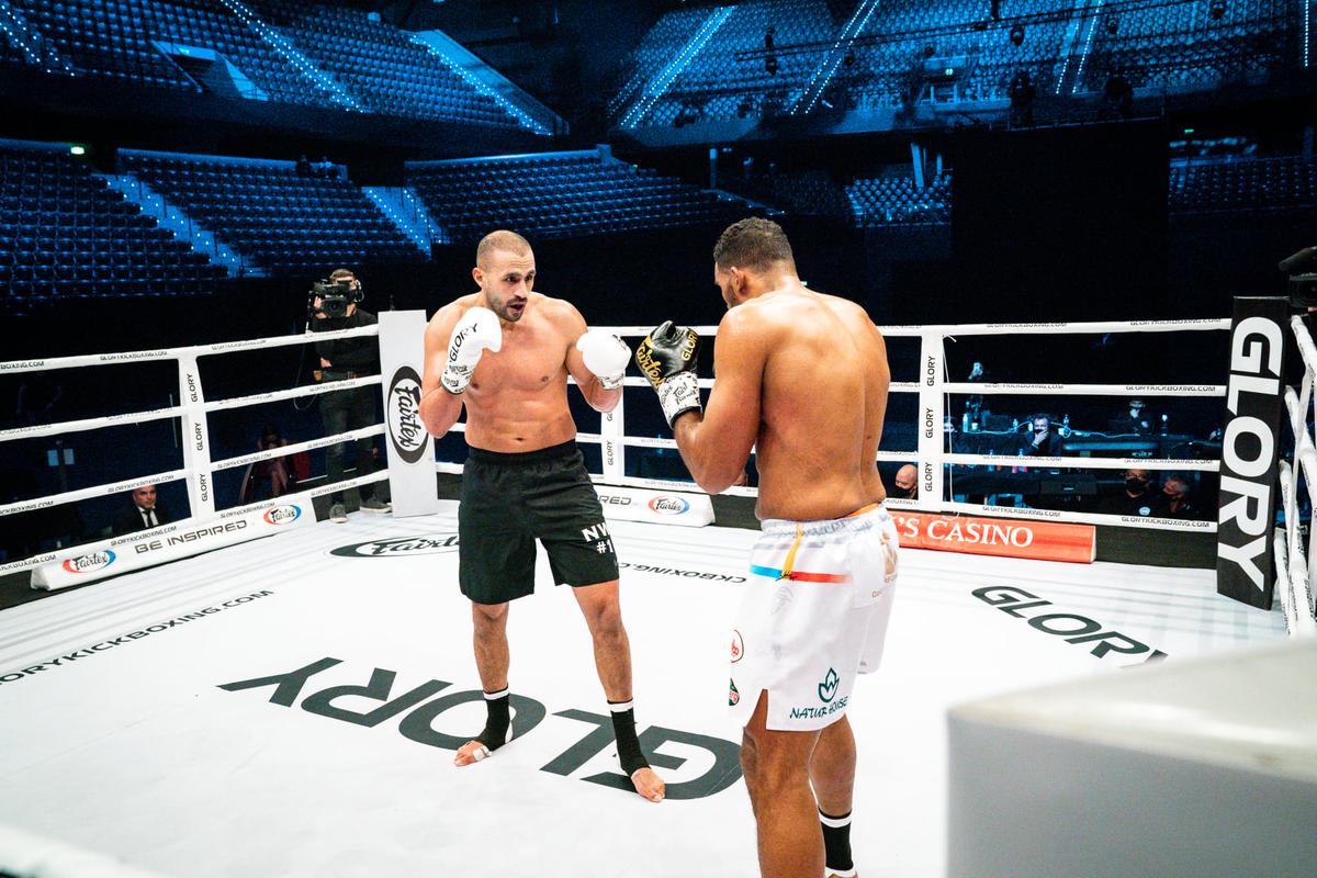 Incredibil! Ce i s-a spus lui Benny Adegbuyi înainte de meciul cu Badr Hari: „Tind să dea victoria celui mai important” + cum l-a șicanat marocanul înainte de luptă