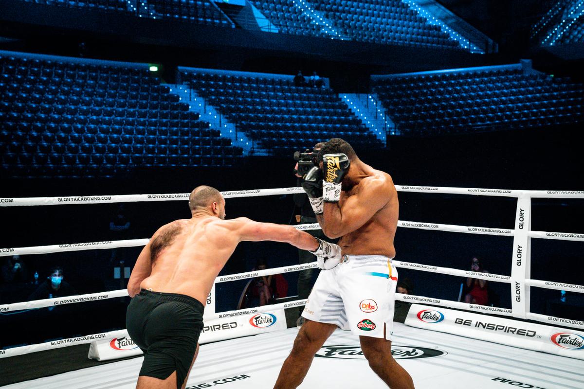 Benny Adegbuyi - Badr Hari - foto: Glory Kickboxing: 10.01.2021