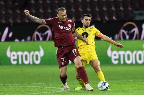 Ronaldo Deaconu, în duel cu Denis Alibec // FOTO: Imago