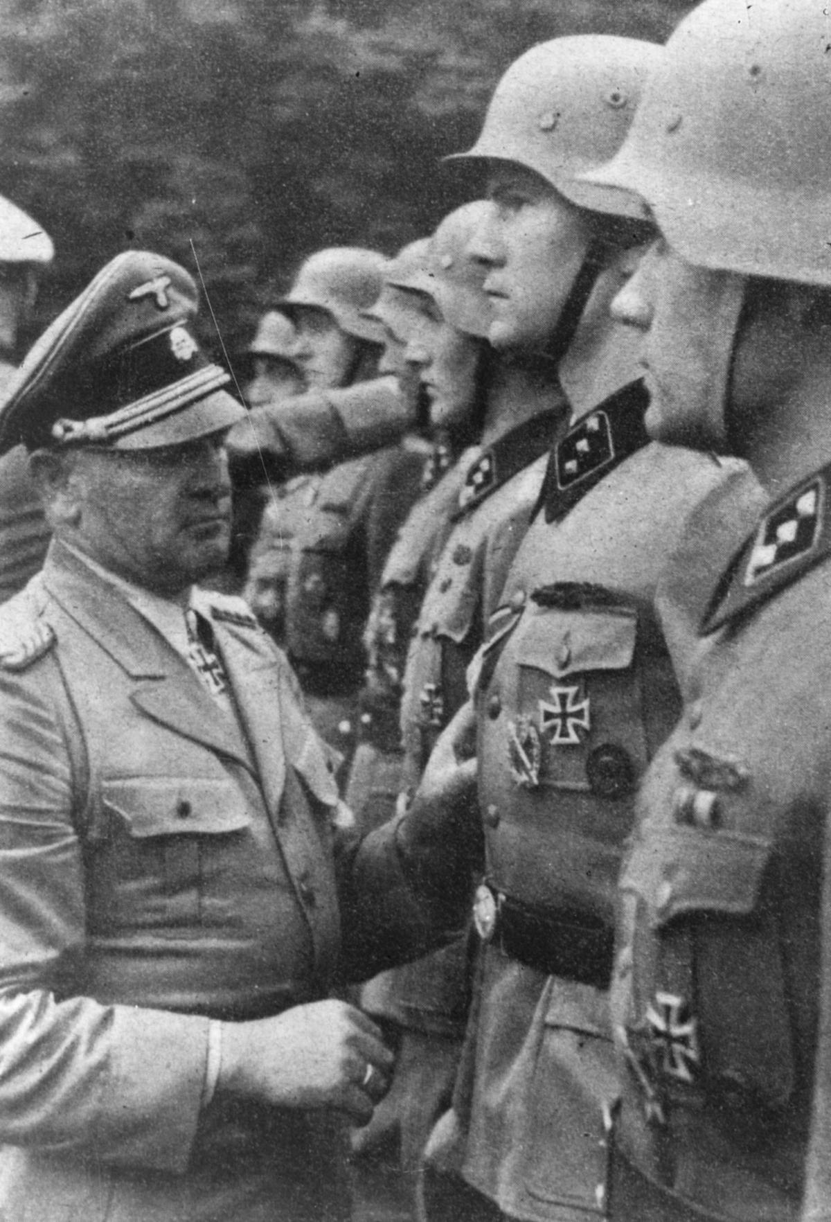 Hugo Boss - uniforme naziste