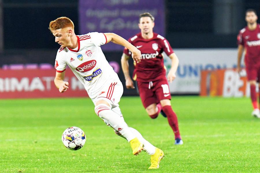 Andres Dumitrescu // FOTO: Imago Refuzată de Hermannstadt, Universitatea Craiova s-a orientat către un alt fundaș lateral din Superligă: „Deja am discutat”