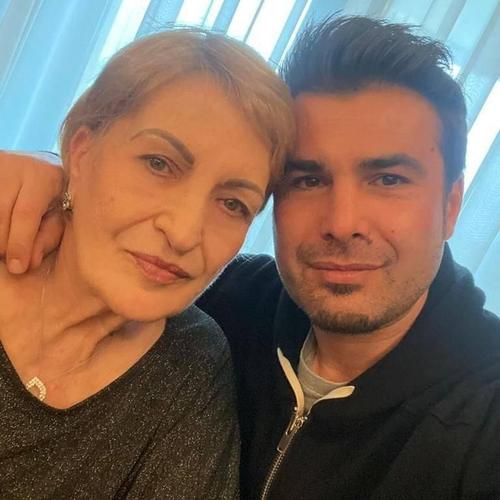 Adrian Mutu alături de mama sa, Rodica