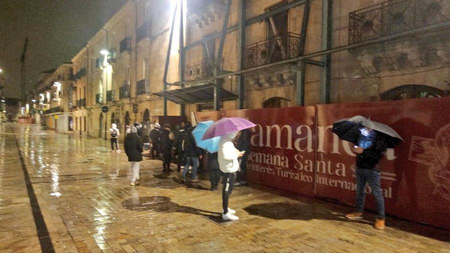 Coadă de la miezul nopții! Fanii micuței Unionistas au luat cu asalt casele de bilete pentru duelul istoric cu Barcelona