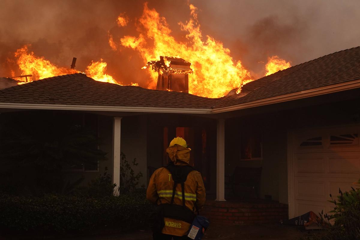 Campionul olimpic la înot și-a pierdut medaliile în incendiu: „«Ploua» cu cenușă peste mine”