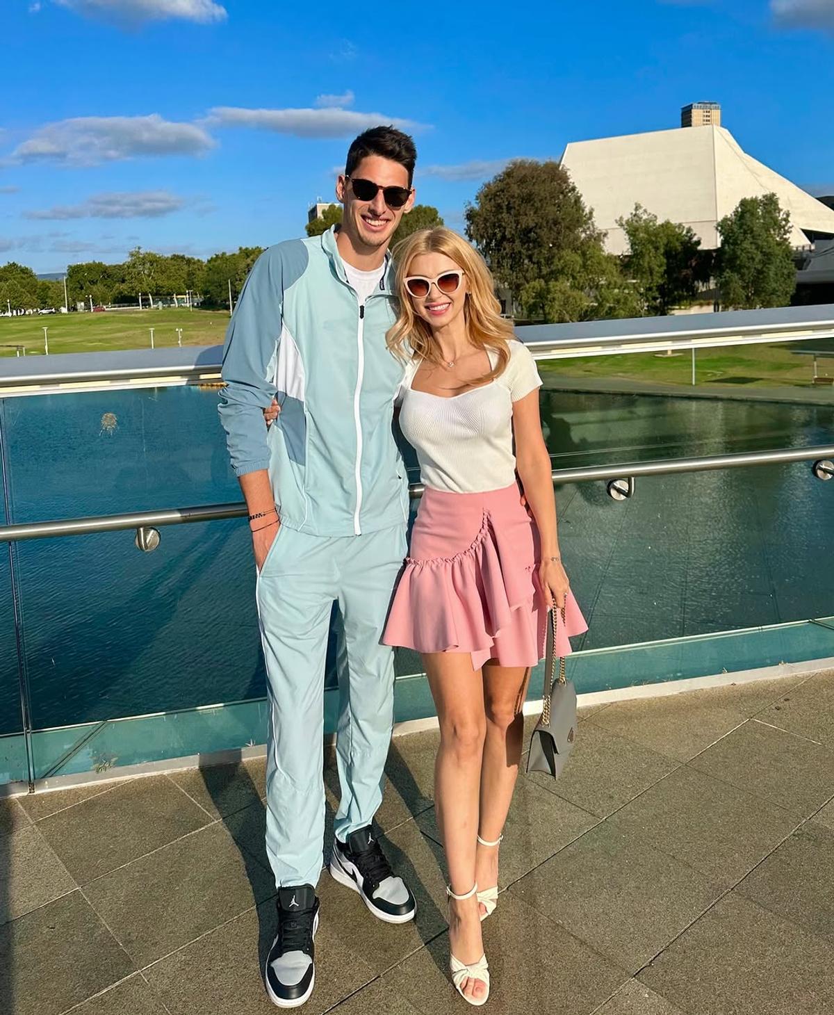 Andreea Bălan, criticată după ce a plecat în Australia, la Victor Cornea: „Îi e teamă că el își găsește vreo tinerică”